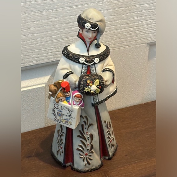 Avon Mrs Albee President’s Club Award Holiday figurine, collectors. - Picture 6 of 12